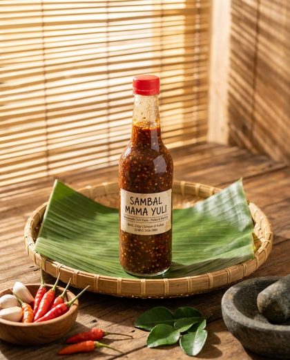 Contoh foto produk: Meja bambu dan tampah