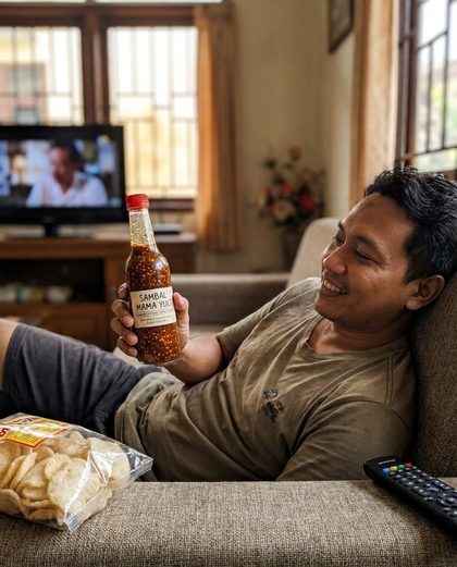 Contoh konten: Akhir pekan di sofa